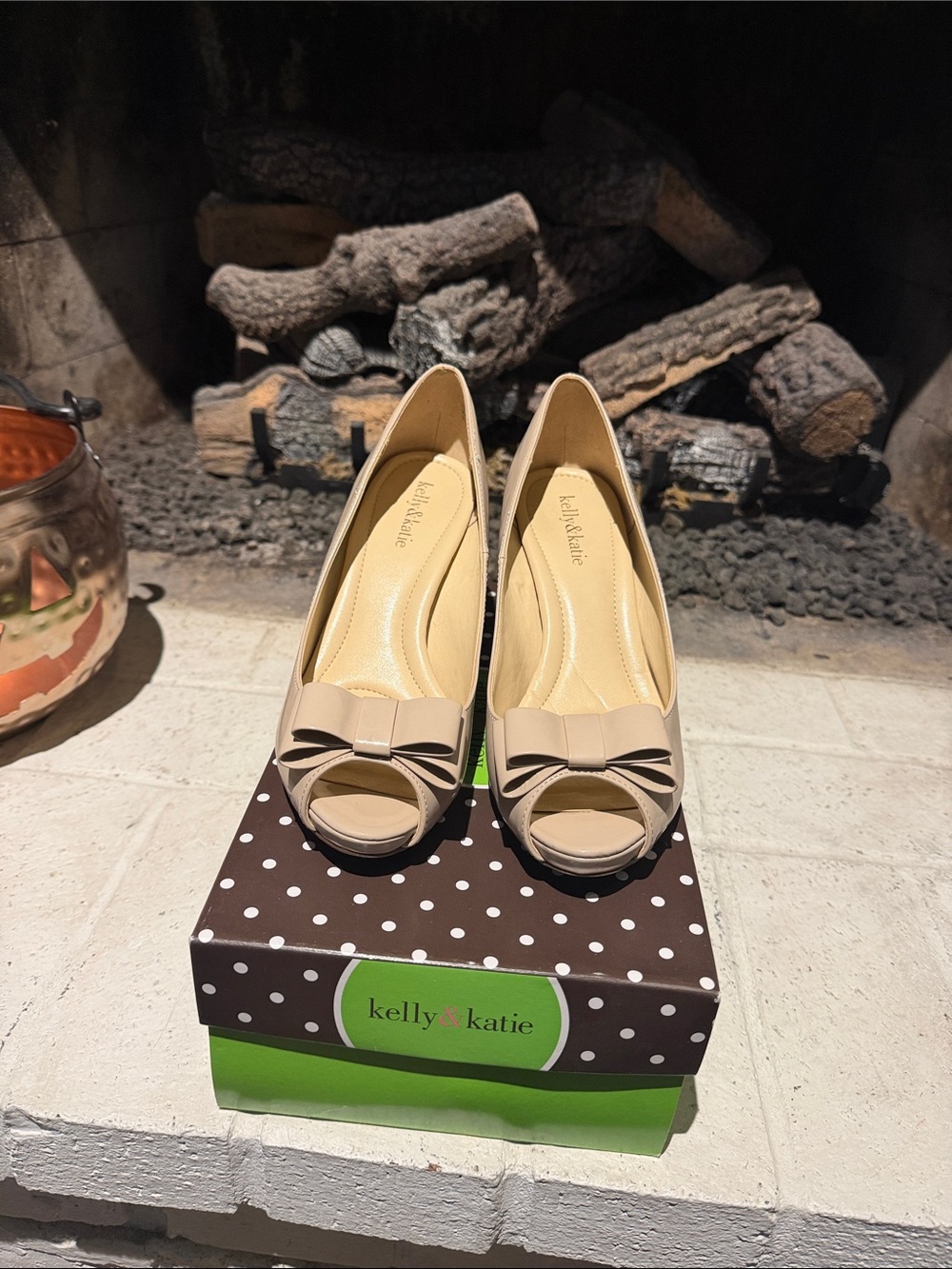 Kelly & Katie Nude Peep-Toe Bow Heels